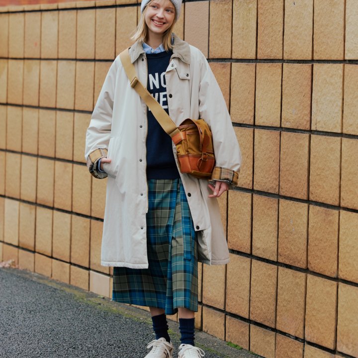 冬の装いをマンネリ化させない、鮮やかなチェック柄スカートを味方に。【FUDGE dig.｜チェック柄スカートはボーイに着こなして- 05】