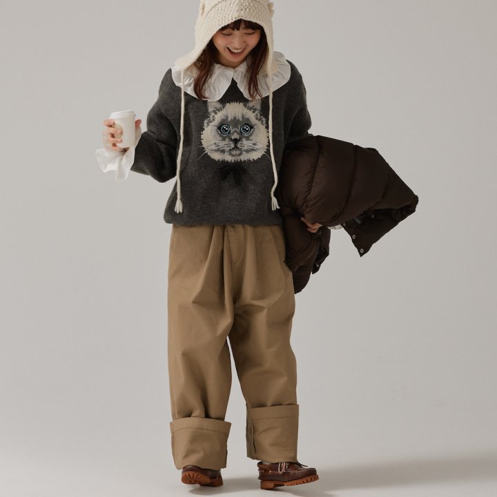 チノパンは太めに折り返してダボっと履くのが気分!にゃんこセーターと合わせた甘めトラッド【FUDGE FRIEND おしゃれさんの毎日コーディネート vol.642|Maruru】