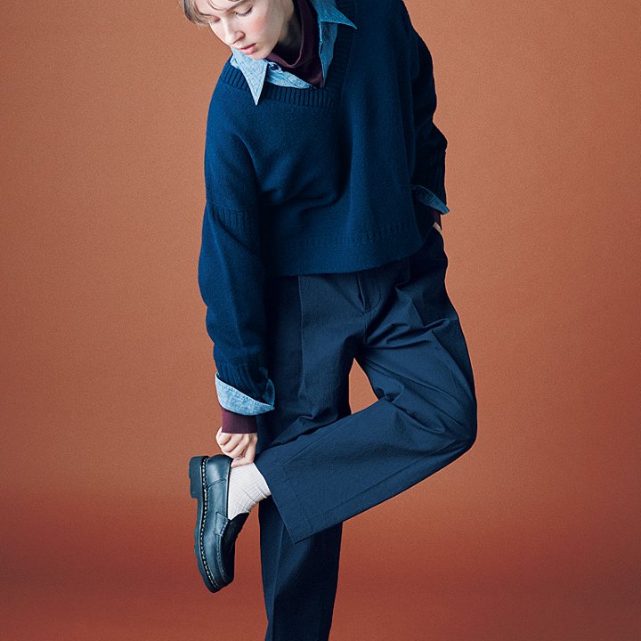 Vネックのニットはレイヤードを思いっきり楽しむのが正解【本日のFUDGE GIRL-2月1日】