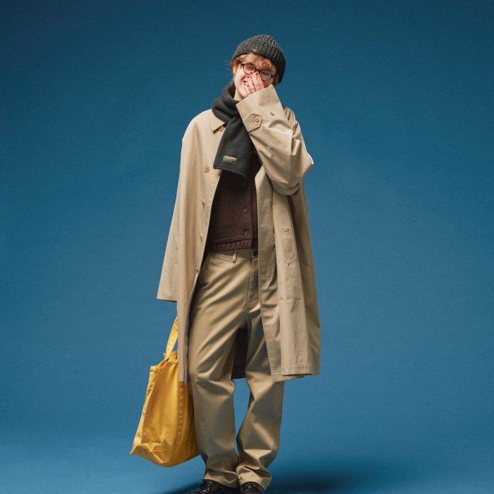 それどこの?って聞かれるメガネはこちら。 ラウンドの黒縁は、おじさんっぽく着るのが正解です! 【FUDGE dig.|こんな時に、こんな黒縁メガネ。- 08】