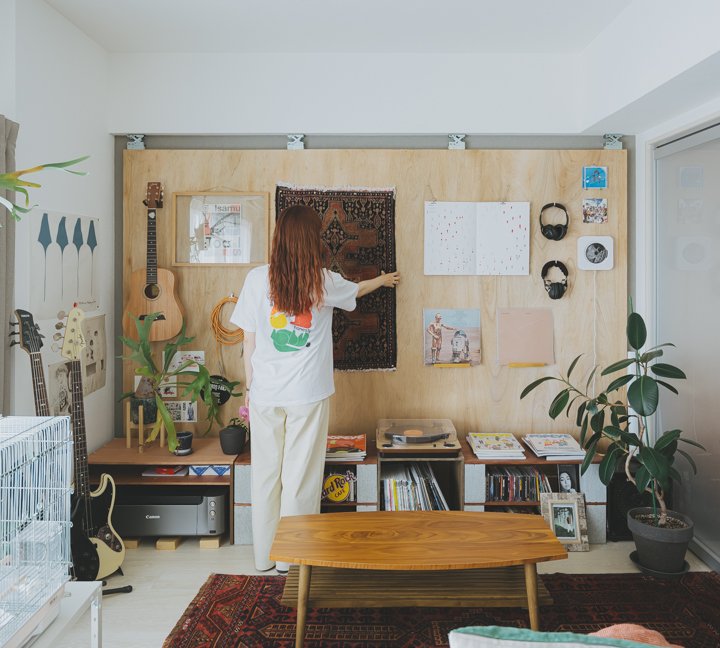 DIYと音楽に囲まれて、見せると余白のバランスを楽しむ。2LDK68㎡ 二人暮らしのインテリア 【私らしく暮らす】