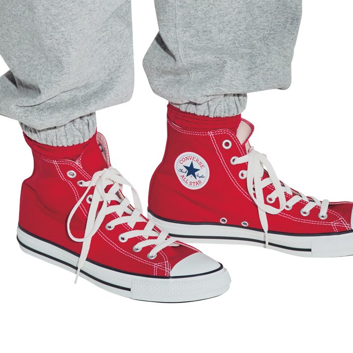 グレーのスウェットに合わせたいのはカラフルなスニーカー一択！おすすめ4選