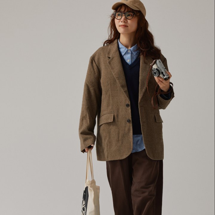 ブラウン×ブルーで爽やかに。メンズサイズのツイードジャケットで楽しむトラッドな重ね着【FUDGE FRIEND おしゃれさんの毎日コーディネート vol.650｜UMI】