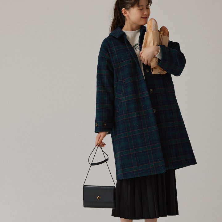 大人のチェック柄コート着こなし。シャイニーなローファーでさりげない抜け感を【FUDGE FRIEND おしゃれさんの毎日コーディネート vol.647|うさみ】