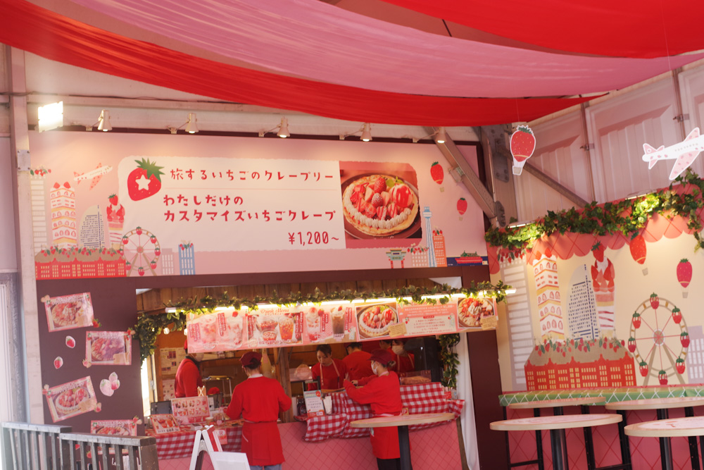  初登場！自分好みにカスタマイズしてつくる「旅するいちごのクレープリー」