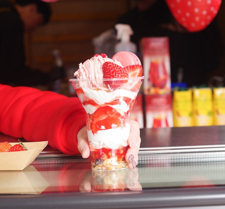 横浜赤レンガ『Yokohama Strawberry Festival 2026』| いちごトリップがテーマ!カスタマイズするクレープで推し“いちご”に出会うチャンス