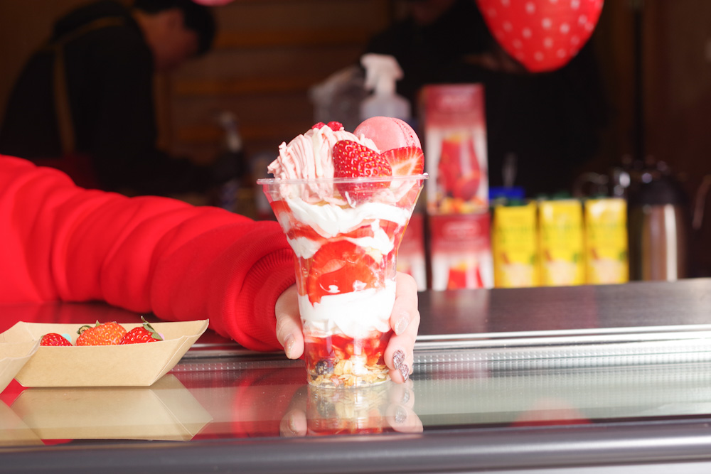 T＆G kitchen ichigo「ロイヤルクイーンのスペシャルパフェ ストロベリーモンブラン」1,900円