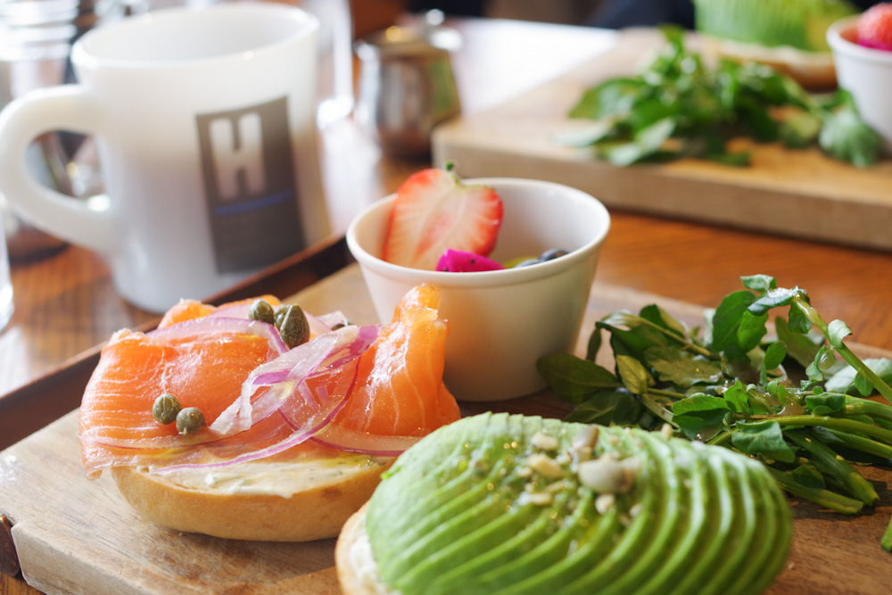  朝活２：海に囲まれた横浜ハンマーヘッドにある「QUAYS pacific grill」でモーニング