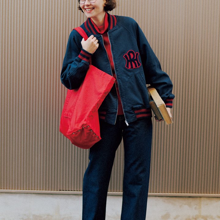 勇気を出してコーデに真っ赤なアイテムを取り入れて。オシャレ度MAXのコーデ5選