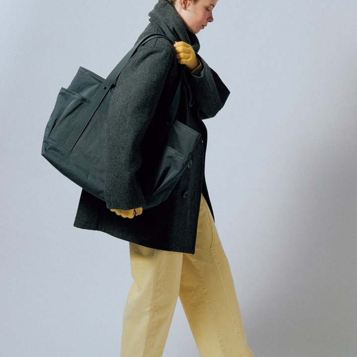 ベーシックカラーを多めにするのがコツ！プレイフルカラーを取り入れたコーデ3選