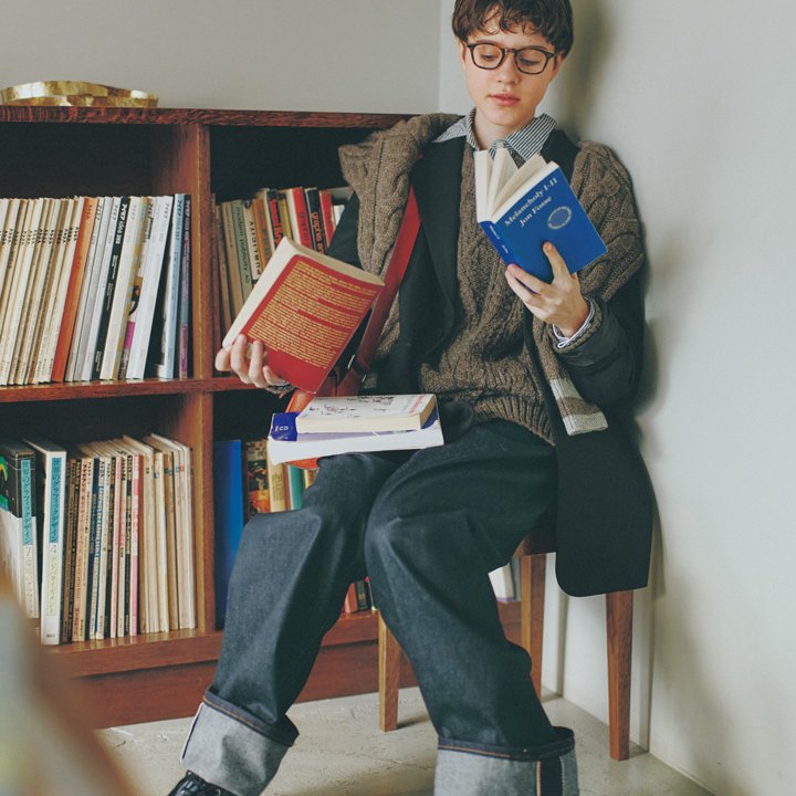 濃紺デニムに合わせたいのは、やっぱりカラーセーター！お手本コーデ4選