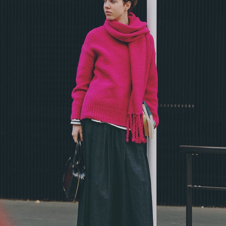 ヴィヴィッドカラーのニットは1枚あると冬コーデにメリハリが生まれる【本日のFUDGE GIRL-2月25日】