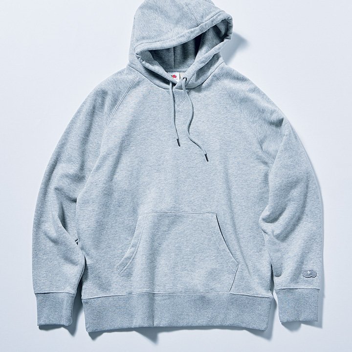 今日はどれにする？春コーデに欠かせないフーディ、セーター、スウェット12選