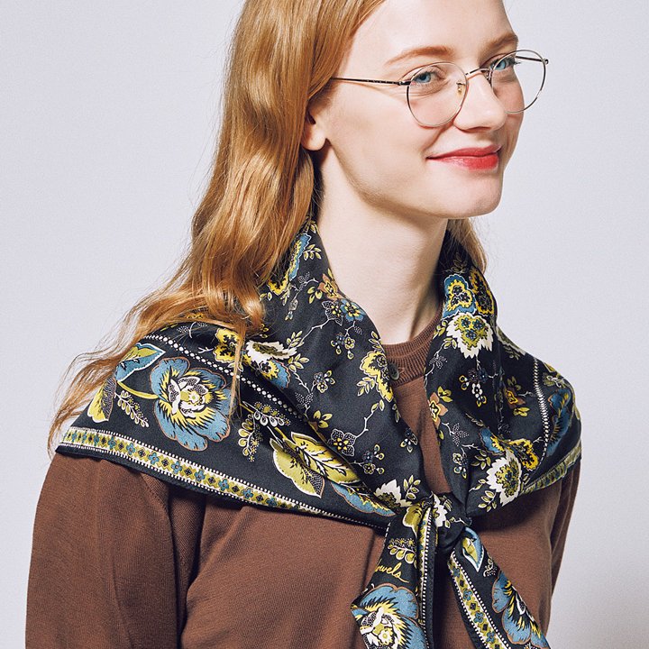 スカーフ1枚の威力がすごい！コーデがワンランクアップするおしゃれで簡単な巻き方4選