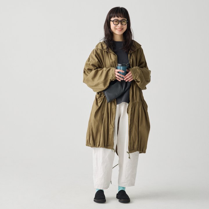 サボからのぞかせたブルーのソックスが可愛い！季節の変わり目に活躍するモッズコートコーデ【FUDGE FRIEND おしゃれさんの毎日コーディネート vol.664｜田中真里奈】