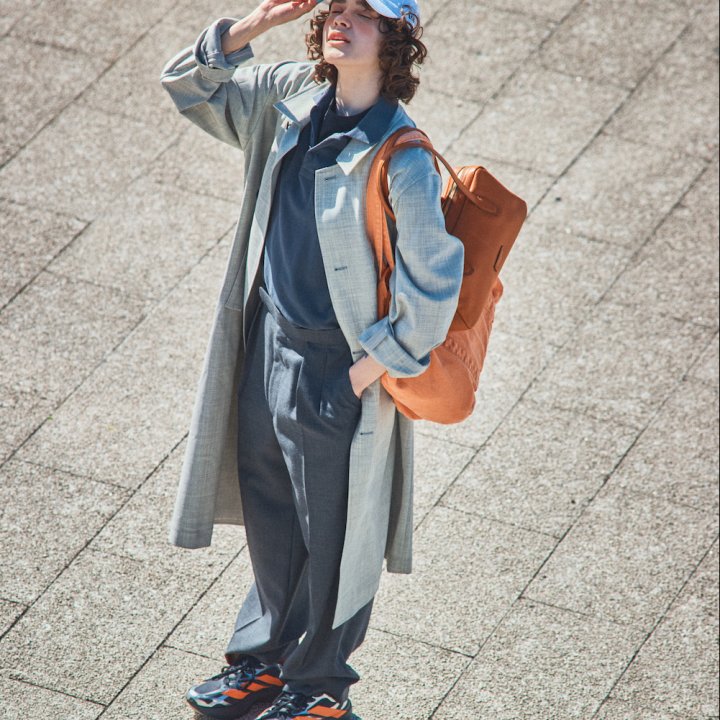 グレーのワントーンはランニングシューズでハズすのが正解！《アディダス》Adizero EVO SL EXOでアクセントを【FUDGE dig.｜ランニングシューズで春トラッドをアップデート。04】