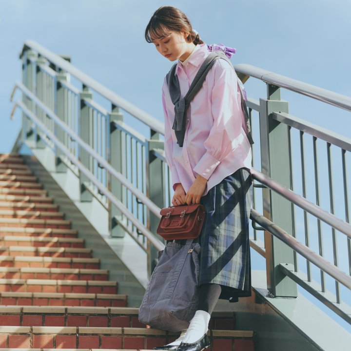 ほどよくゆったりなピンクシャツは、ガーリーに着よう【FUDGE 3月号連動企画-FUDGEガールの基本4スタイル | DAY 16】