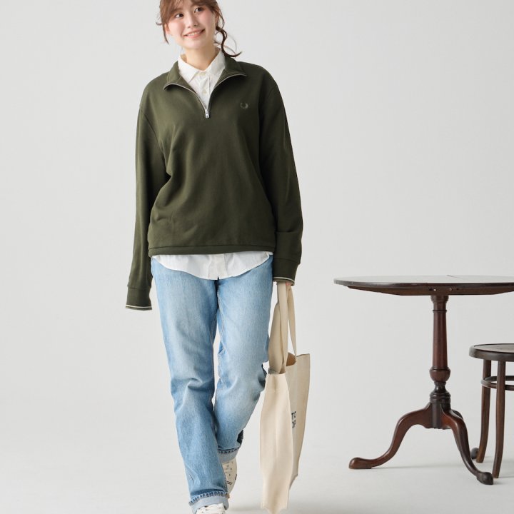 春のラフなジーンズスタイル。白いシャツとスニーカーを合わせて爽やかに【FUDGE FRIEND おしゃれさんの毎日コーディネート vol.677|RAN】