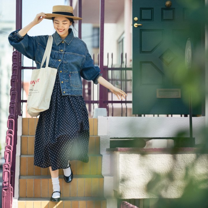 春はゆったりシルエットのデニムジャケットで、ほどよくカジュアルダウンしよう。【FUDGE 5月号連動企画-デニムがちょうどいい | DAY 5】