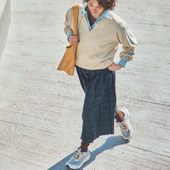 《サロモン》“AERO BLAZE 3 GRVL GORE-TEX”はセンスのいい色！スクールガールな格好ともマッチ【FUDGE dig.｜ランニングシューズで春トラッドをアップデート。06】