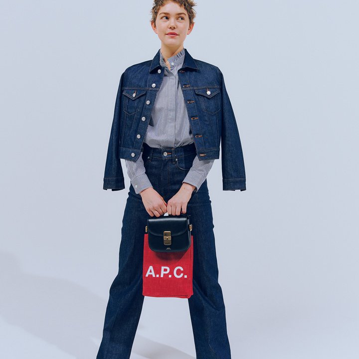 やっぱり定番は間違いない。《アー・ペー・セー》のデニムで決めたコーデ【本日のFUDGE GIRL-4月16日】