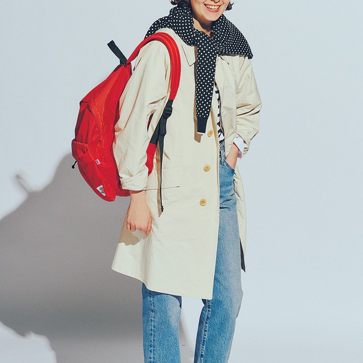 カラフルなバックパックをコーデの主役にするのも正解【本日のFUDGE GIRL-4月25日】