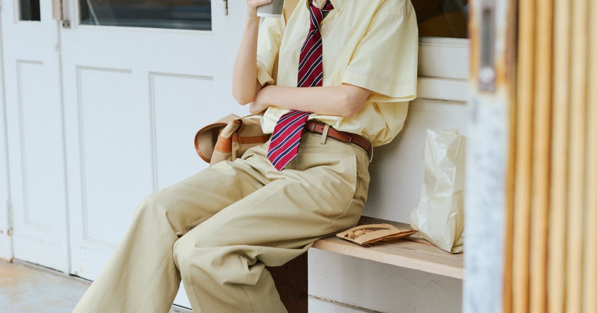 こなれ感をだすなら、ワイドストレートのチノパンツが使いやすい