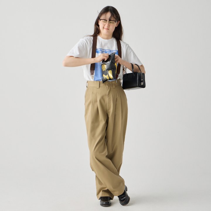 夏のチノパンはおじさんっぽく着てみよう!映画Tシャツとサスペンダーでベーシックを更新【FUDGE FRIEND おしゃれさんの毎日コーディネート vol.710|うさみ】
