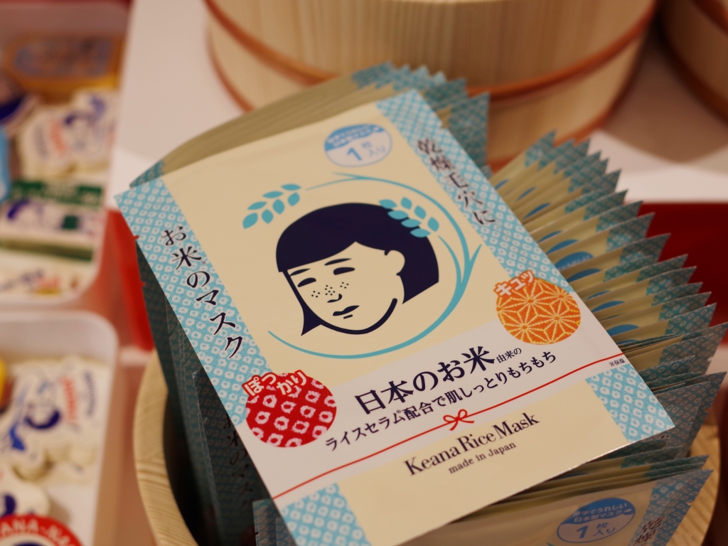うちわと引き換えに「お米のマスク」をゲット