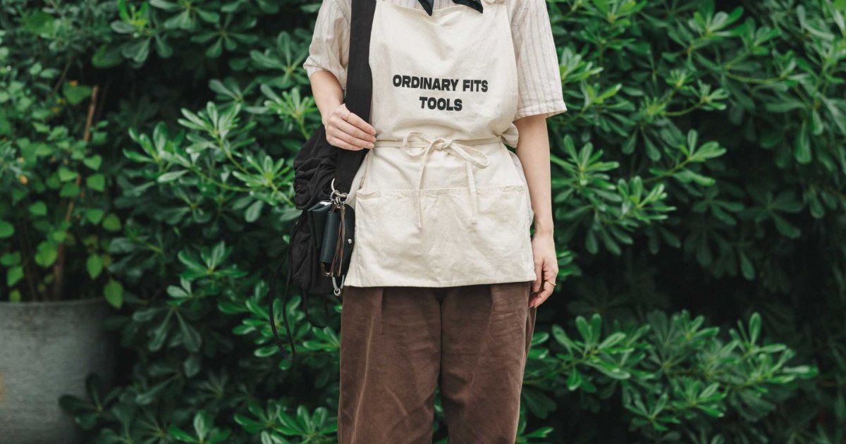 おしゃれな人は、エプロンをこう着る。」いつもの服に重ねて楽しむ
