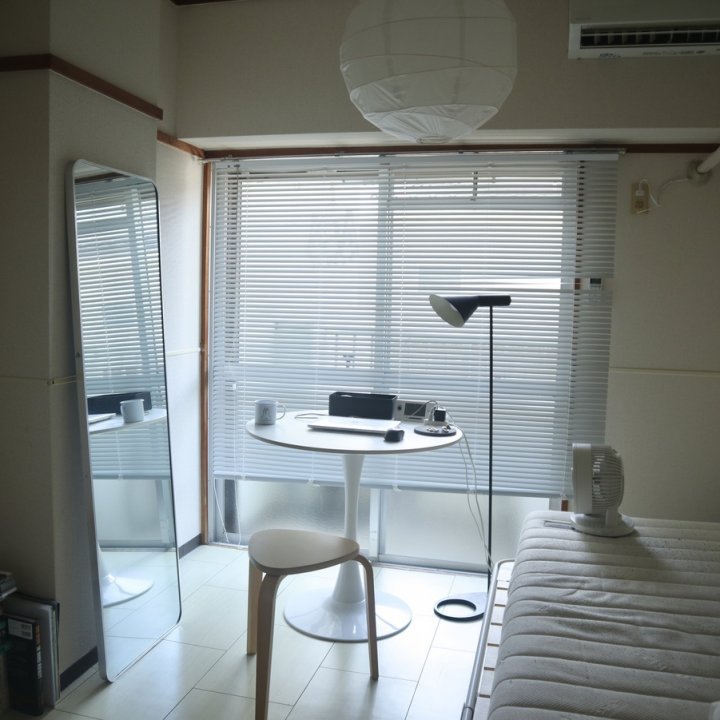 6畳ワンルームで暮らすミニマリストの「お金をかけすぎない」インテリアのルール。すぐに収納を増やさない【シンプリストの暮らしかた】